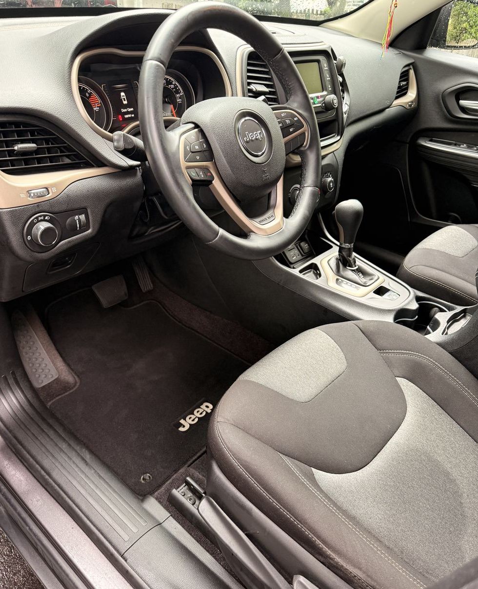 Jeep Cherokee cockpit after detailing